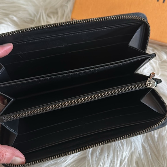 Gorgeous Vernis Louis Vuitton zippy - Picture 5 of 7